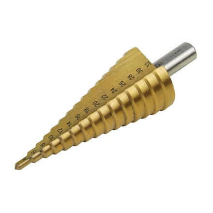 Stupňovitý vrták 4-32mm, stupňovanie 2mm, 15 otvorov, stopka 10mm